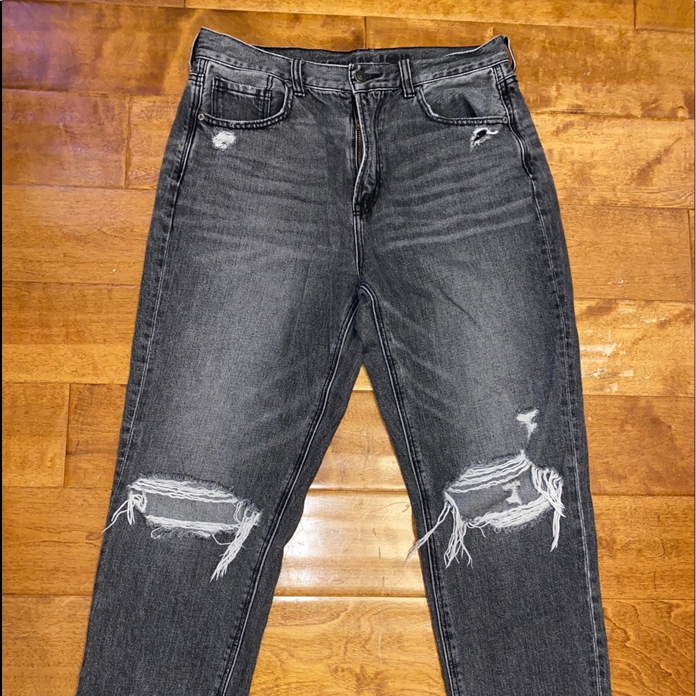 AMERICAN EAGLE MOM JEANS